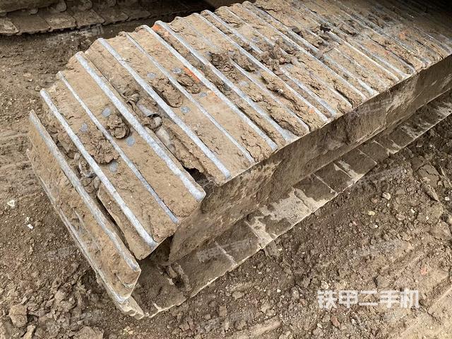 单侧履带整体(整机外观) 单侧履带整体(整机外观)