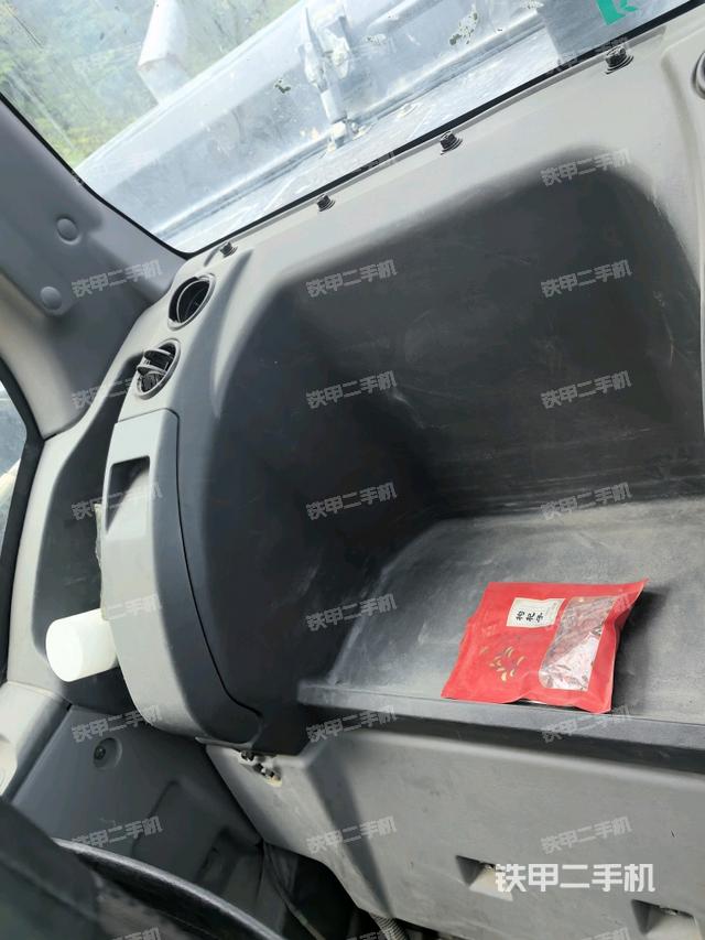 右側玻璃角標(駕駛室部分) 右側玻璃角標(駕駛室部分)