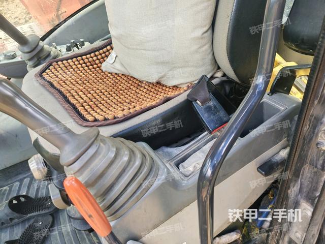 座椅后部(驾驶室部分) 座椅后部(驾驶室部分)