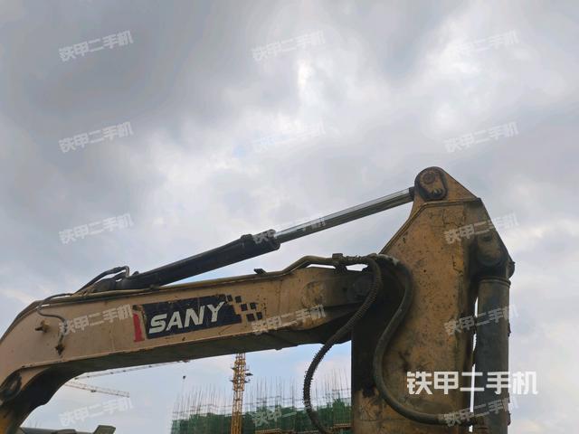 铲斗右后整体(工作和回转装置) 铲斗右后整体(工作和回转装置)