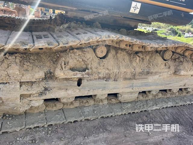 右驅(qū)動輪（行走機構(gòu)）