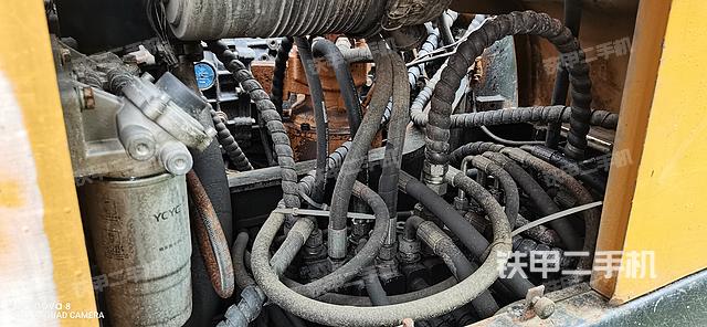 液壓泵艙室正面整體(整機外觀) 液壓泵艙室正面整體(整機外觀)