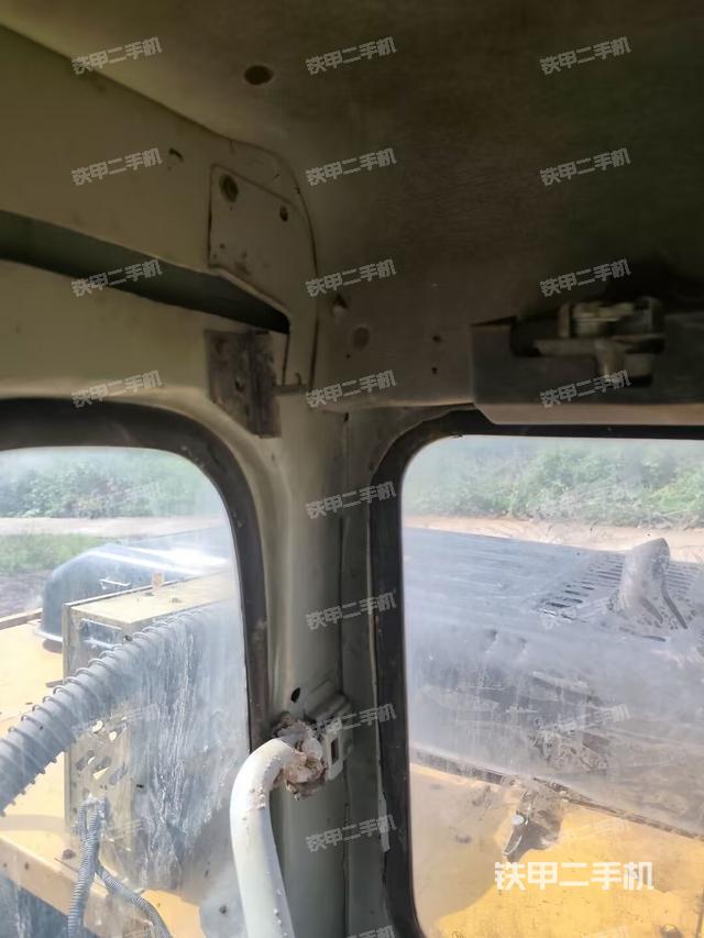 左后方玻璃角标(驾驶室部分) 左后方玻璃角标(驾驶室部分)