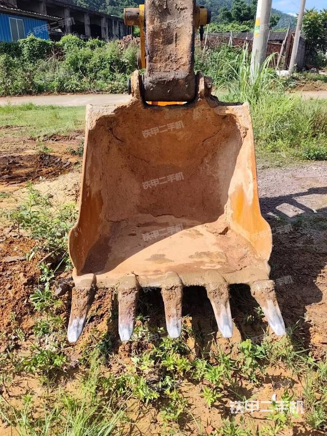 铲斗45度(工作和回转装置) 铲斗45度(工作和回转装置)