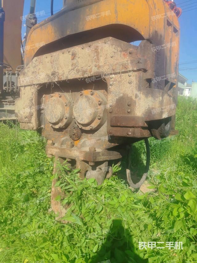 工作装置4（工作装置）