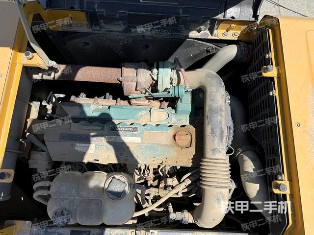 发动机整体俯视(整机外观) 发动机整体俯视(整机外观)