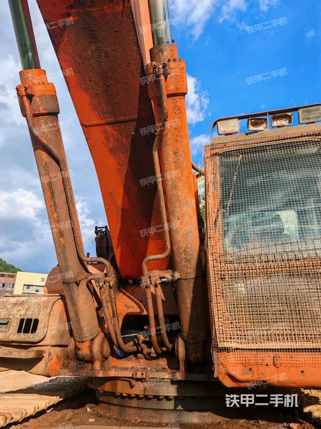 大臂油缸整體?豎拍(工作和回轉(zhuǎn)裝置) 大臂油缸整體?豎拍(工作和回轉(zhuǎn)裝置)