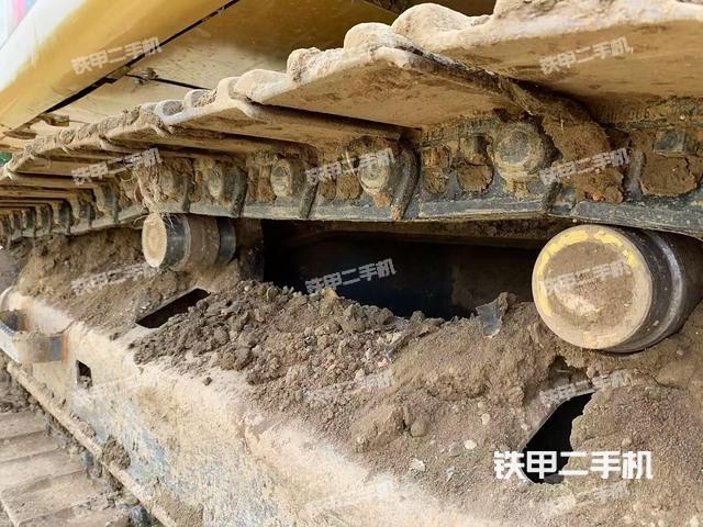 单侧履带整体(整机外观) 单侧履带整体(整机外观)