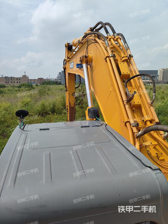 驾驶室顶部（整机外观）