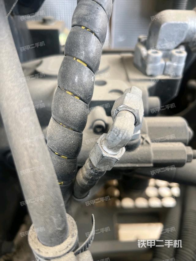 液压泵舱室正面整体(整机外观) 液压泵舱室正面整体(整机外观)