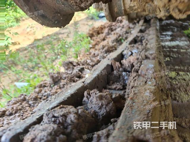 右侧履带整体(行走机构) 右侧履带整体(行走机构)