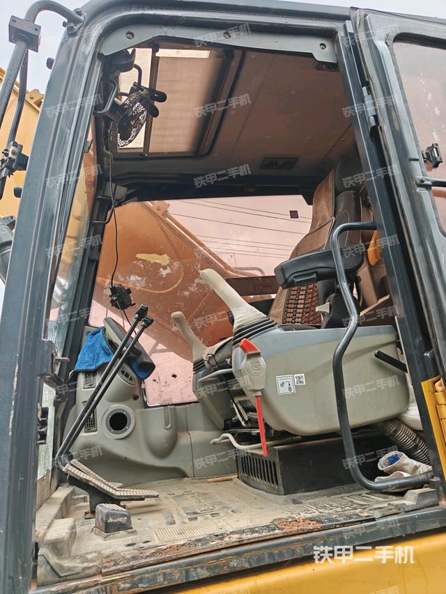 座椅左側控制臺/音響/含左手柄（駕駛室部分）