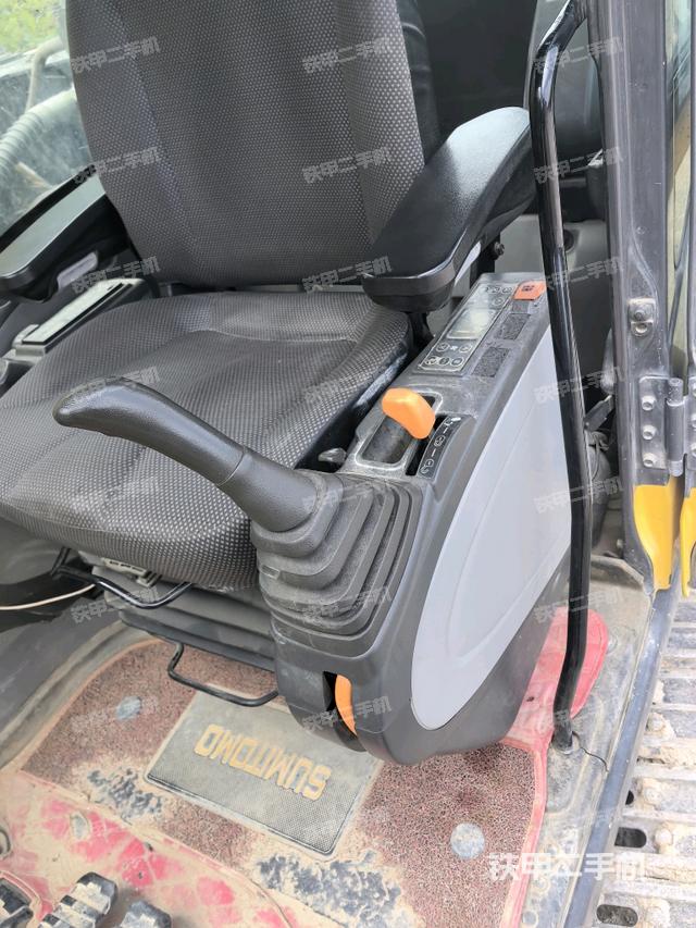 座椅左側控制臺/音響/含左手柄(駕駛室部分) 座椅左側控制臺/音響/含左手柄(駕駛室部分)