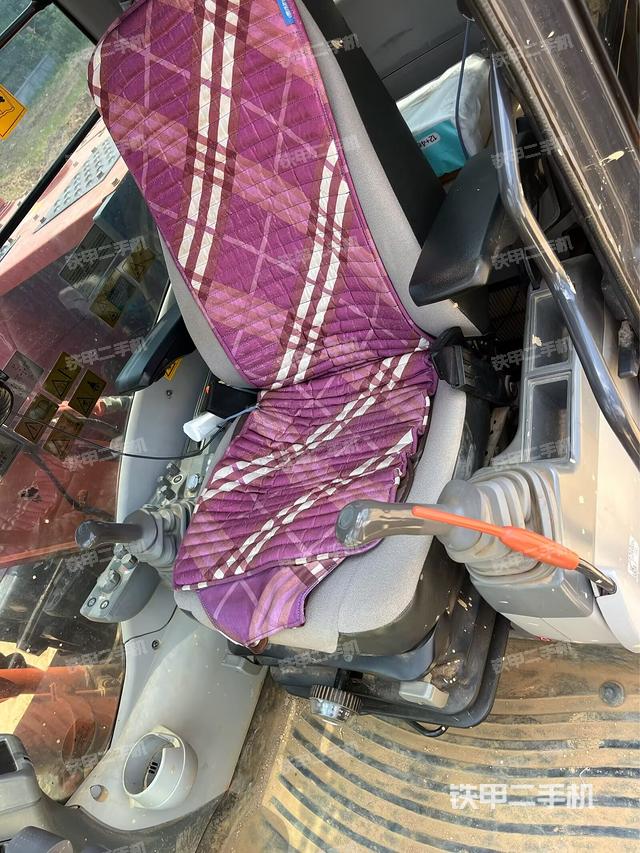 驾驶室整体(整机外观) 驾驶室整体(整机外观)