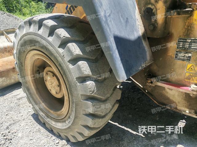 右前轮（行走机构）