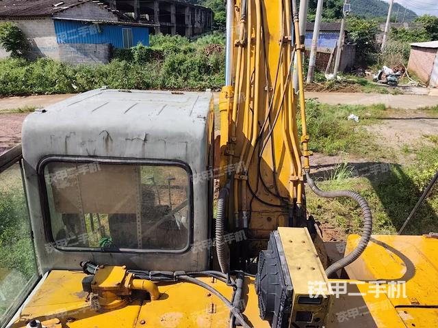 铲斗右后整体(工作和回转装置) 铲斗右后整体(工作和回转装置)