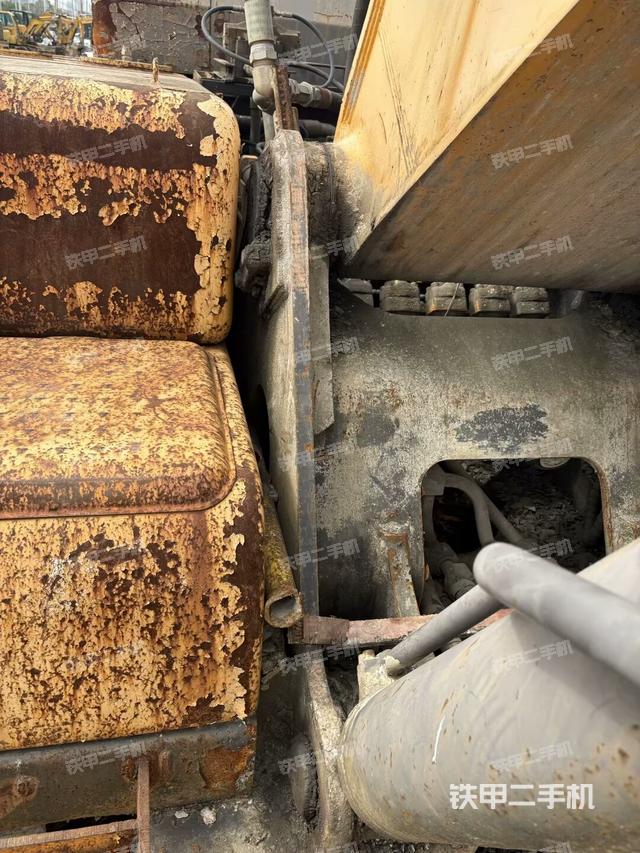 铲斗右后整体(工作和回转装置) 铲斗右后整体(工作和回转装置)