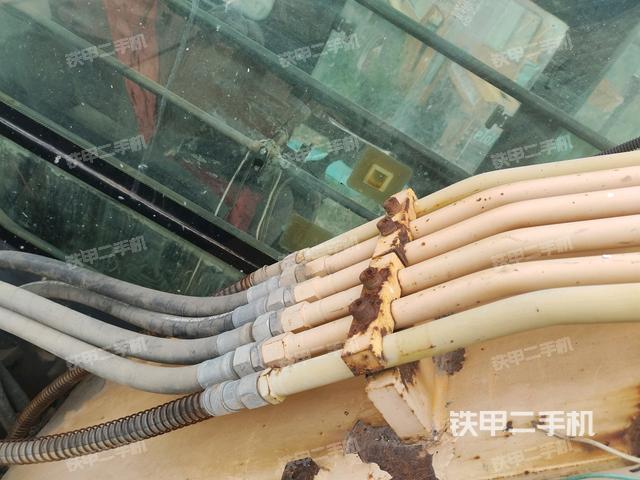 大臂背部俯视(工作和回转装置) 大臂背部俯视(工作和回转装置)