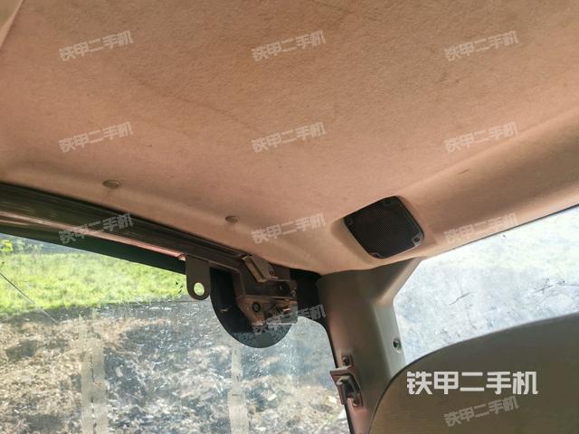 座椅左侧控制台/音响/含左手柄(驾驶室部分) 座椅左侧控制台/音响/含左手柄(驾驶室部分)