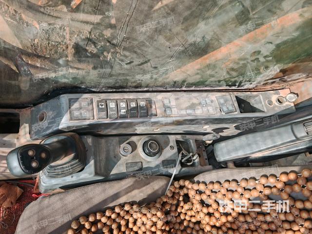 座椅右側(cè)控制臺(tái)/鑰匙門/油門/含右手柄(駕駛室部分) 座椅右側(cè)控制臺(tái)/鑰匙門/油門/含右手柄(駕駛室部分)