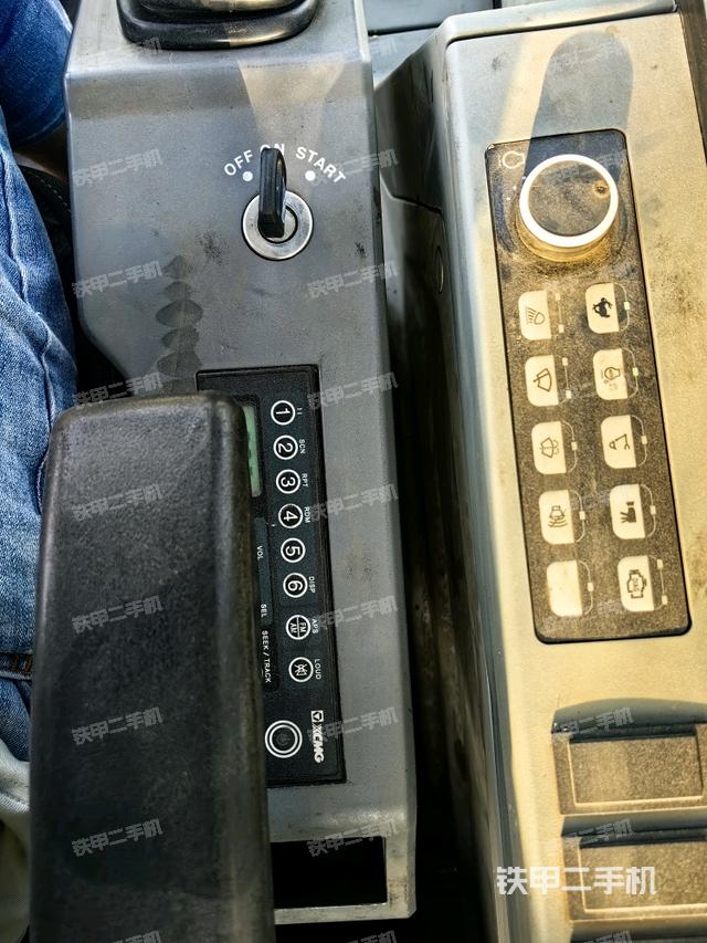 座椅左侧控制台/音响/含左手柄（驾驶室部分）