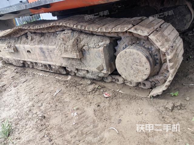 单侧履带整体(整机外观) 单侧履带整体(整机外观)