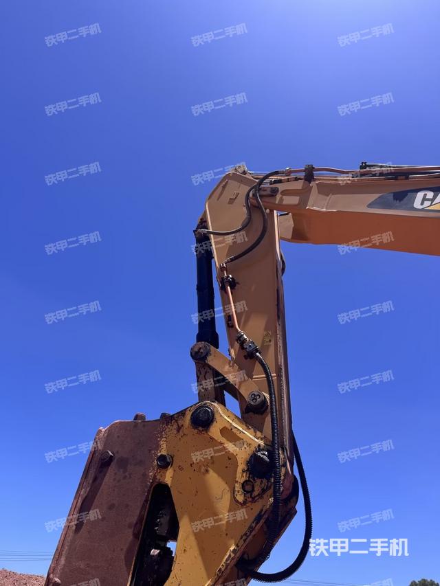 小臂整体左后(工作和回转装置) 小臂整体左后(工作和回转装置)
