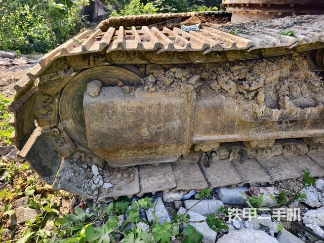 左驅(qū)動輪（行走機構(gòu)）