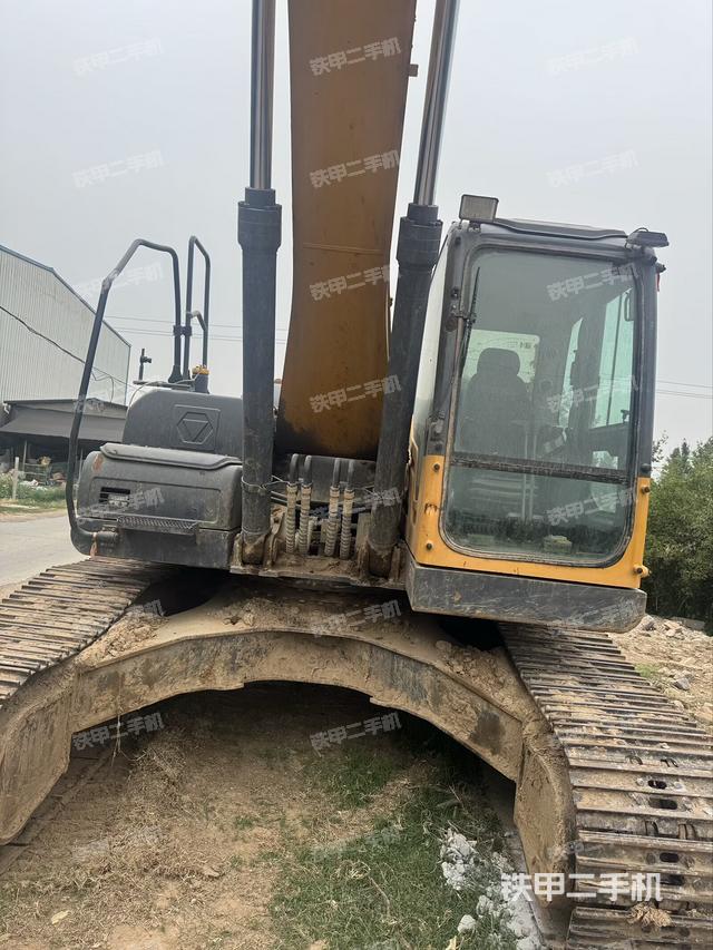 徐工XE245D挖掘機(jī)
