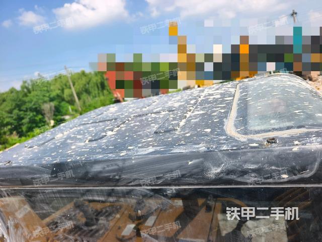 驾驶室顶部(整机外观) 驾驶室顶部(整机外观)