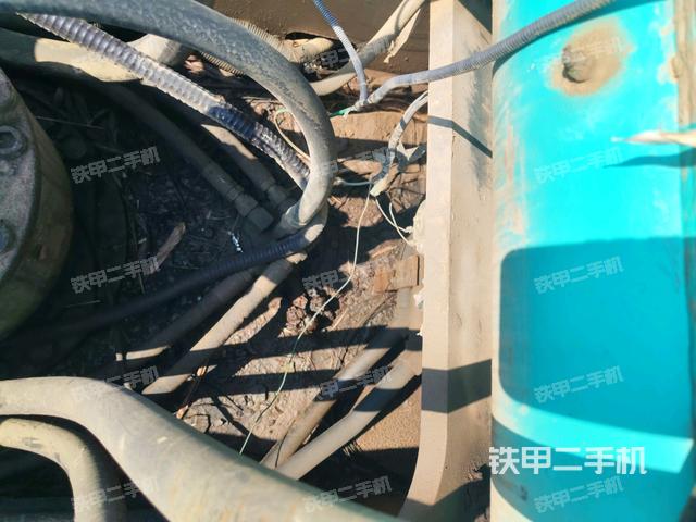 氣門(mén)室蓋螺絲特寫(xiě)（上車部件）