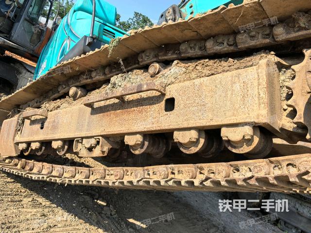左侧履带整体 (行走机构) 左侧履带整体 (行走机构)