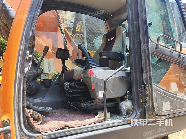 驾驶室整体（整机外观）