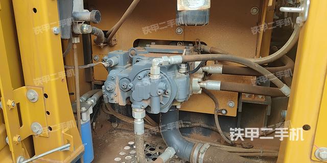 液压泵舱室正面整体(整机外观) 液压泵舱室正面整体(整机外观)