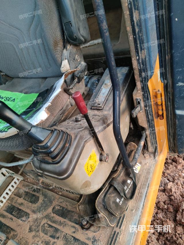 座椅左側(cè)控制臺(tái)/音響/含左手柄（駕駛室部分）