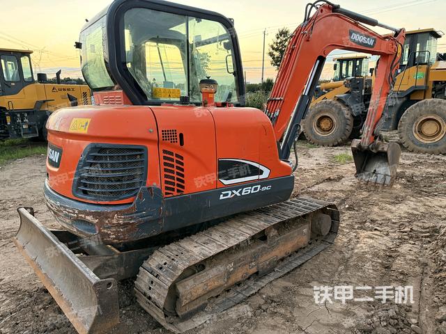 整机右后45°(整机外观) 整机右后45°(整机外观)