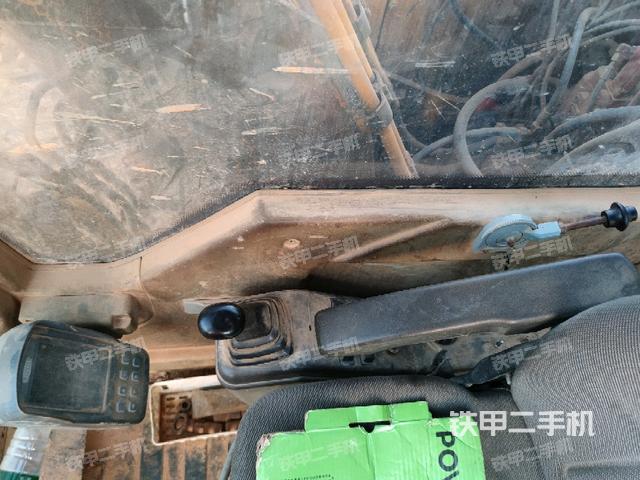 座椅右側(cè)控制臺(tái)/鑰匙門/油門/含右手柄（駕駛室部分）