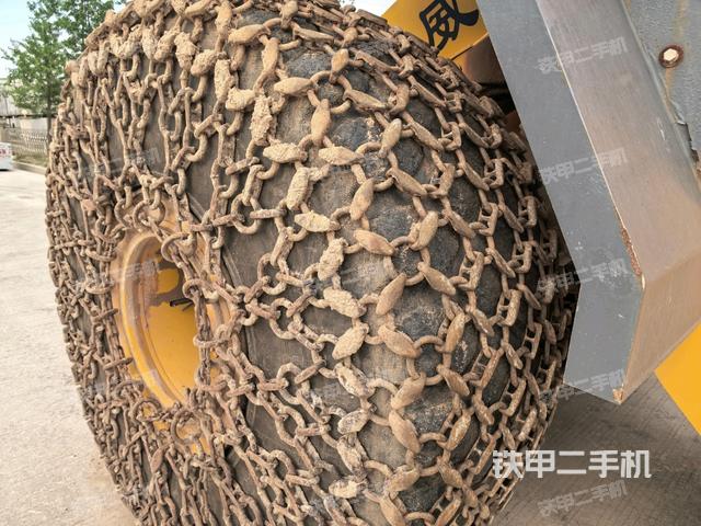 右驱动轮/右后轮(行走机构) 右驱动轮/右后轮(行走机构)