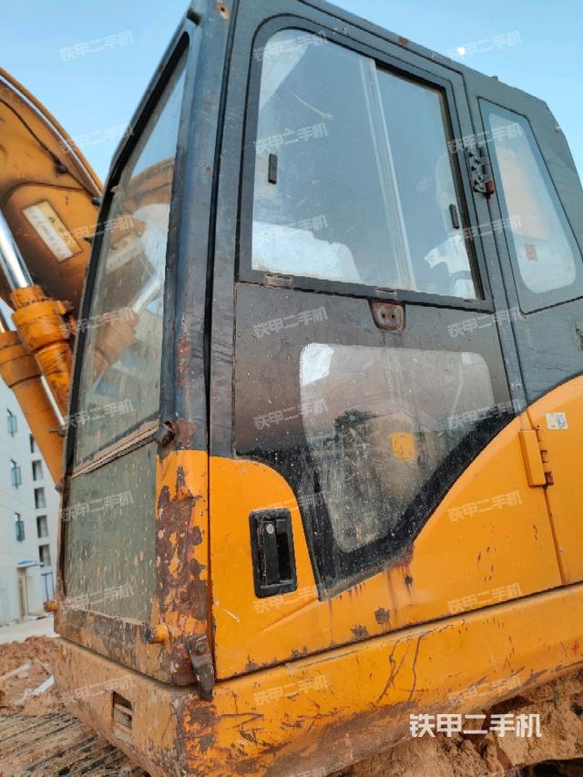 駕駛室左前45度（駕駛室部分）