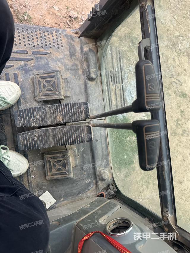 驾驶室整体(整机外观) 驾驶室整体(整机外观)