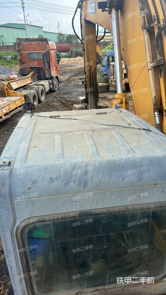 驾驶室顶部（整机外观）