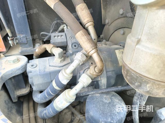 液压泵舱室正面整体(整机外观) 液压泵舱室正面整体(整机外观)