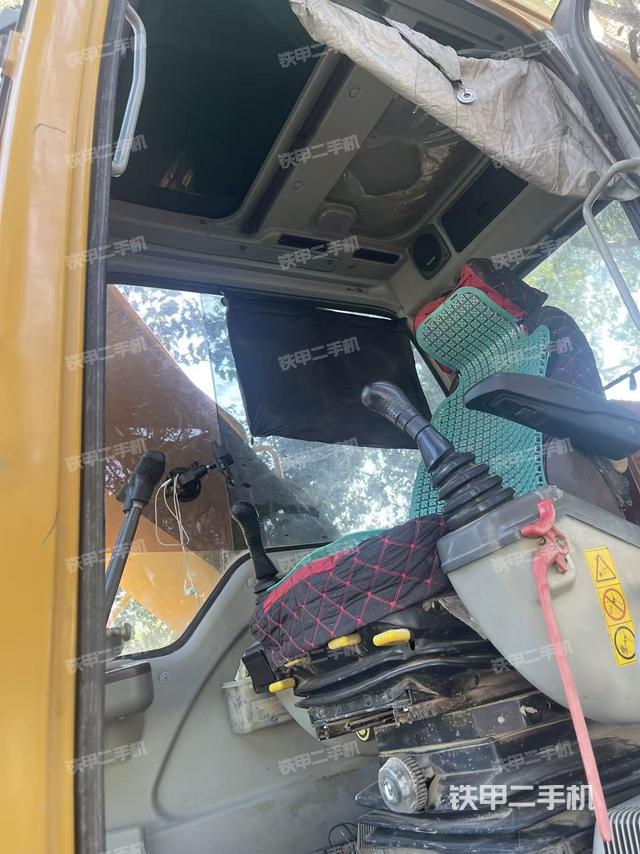 駕駛室頂部(整機外觀) 駕駛室頂部(整機外觀)