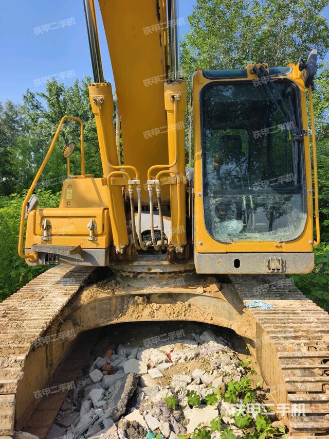 大臂油缸整體?豎拍（工作和回轉(zhuǎn)裝置）