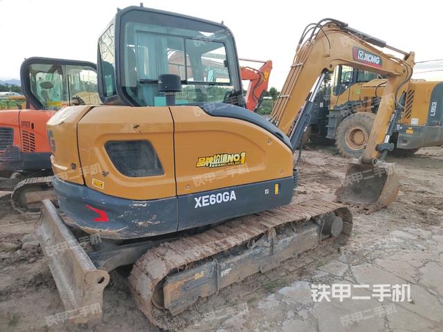 整機(jī)右后45°(整機(jī)外觀) 整機(jī)右后45°(整機(jī)外觀)