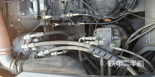 液壓泵艙室正面整體(整機(jī)外觀) 液壓泵艙室正面整體(整機(jī)外觀)