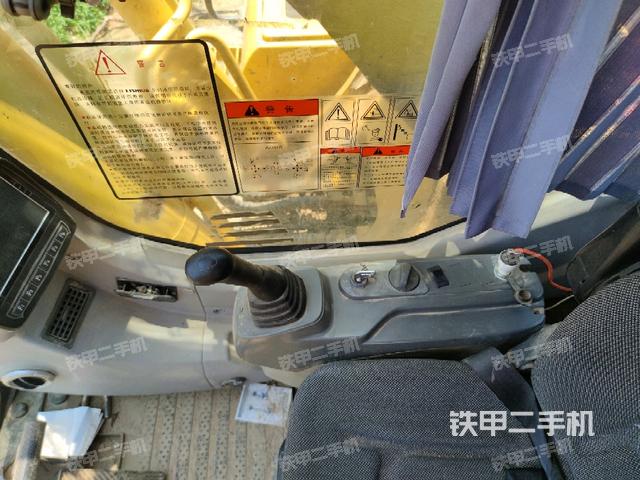 座椅右侧控制台/钥匙门/油门/含右手柄(驾驶室部分) 座椅右侧控制台/钥匙门/油门/含右手柄(驾驶室部分)