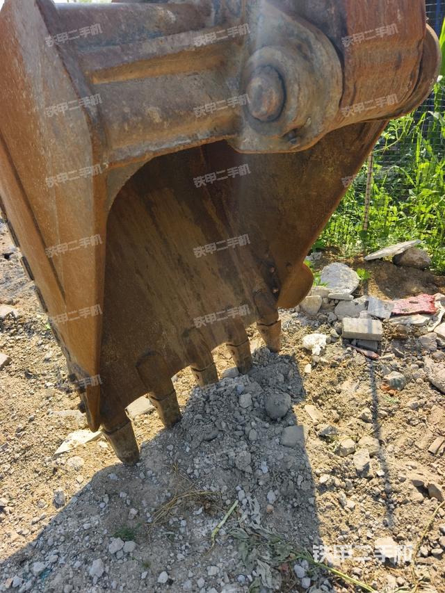 鏟斗右后整體（工作和回轉(zhuǎn)裝置）