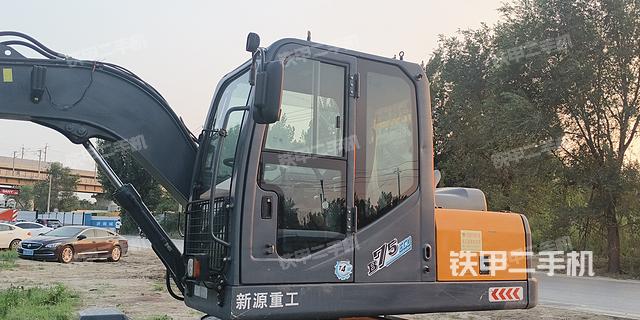 駕駛室整體(整機(jī)外觀) 駕駛室整體(整機(jī)外觀)
