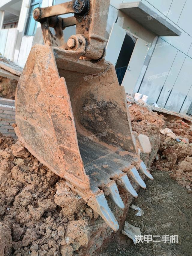 鏟斗右后整體（工作和回轉(zhuǎn)裝置）